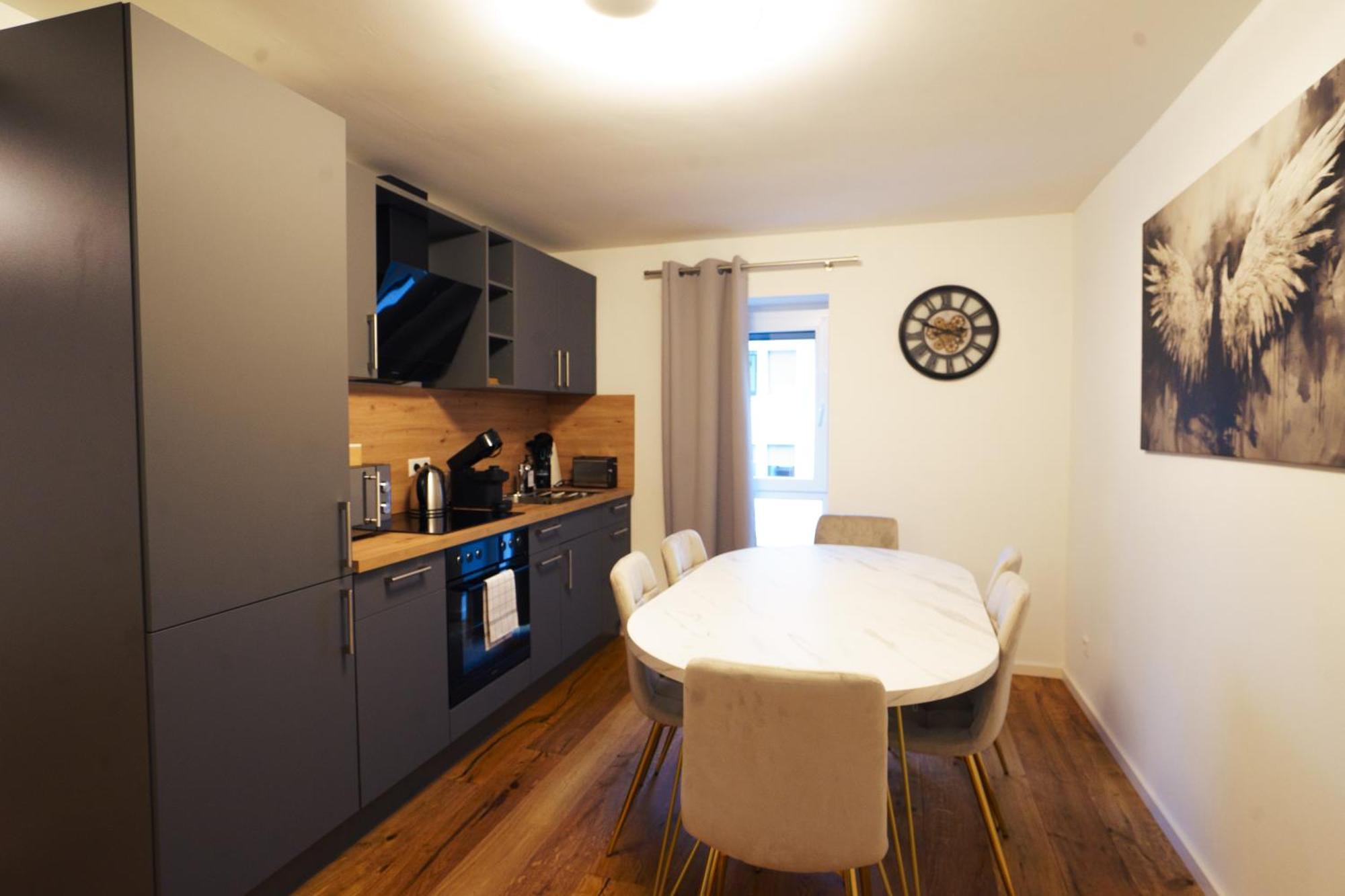 Prestige Apartments - Urban Lofts รอยท์ลิงเงน ภายนอก รูปภาพ